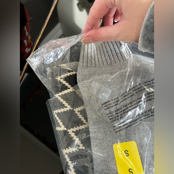 CLEARANCE NWT Women’s Small Gray Weatherproof Vintage Sweater - Picture 5 of 8